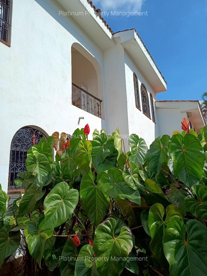 5 Bed Villa with En Suite in Gigiri - 10