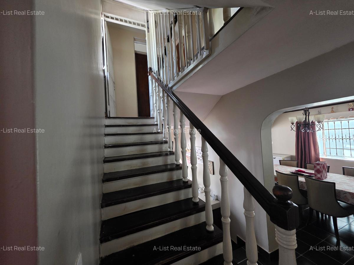 5 Bed Townhouse with En Suite at Lavington - 11