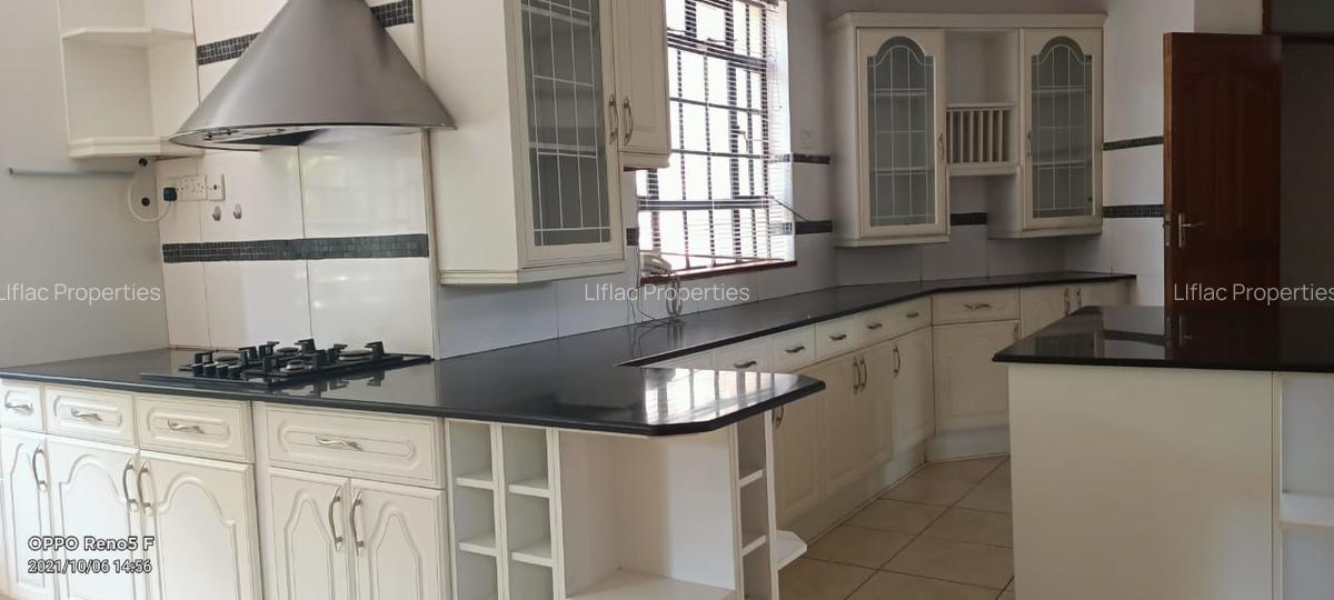 5 Bed Townhouse with En Suite in Runda - 4