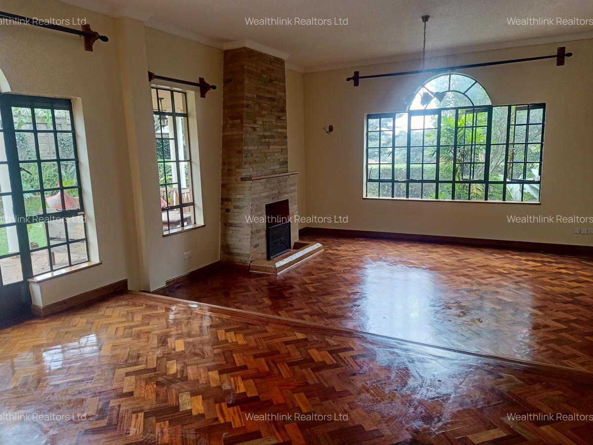 4 Bed Townhouse with En Suite at Isk - 5