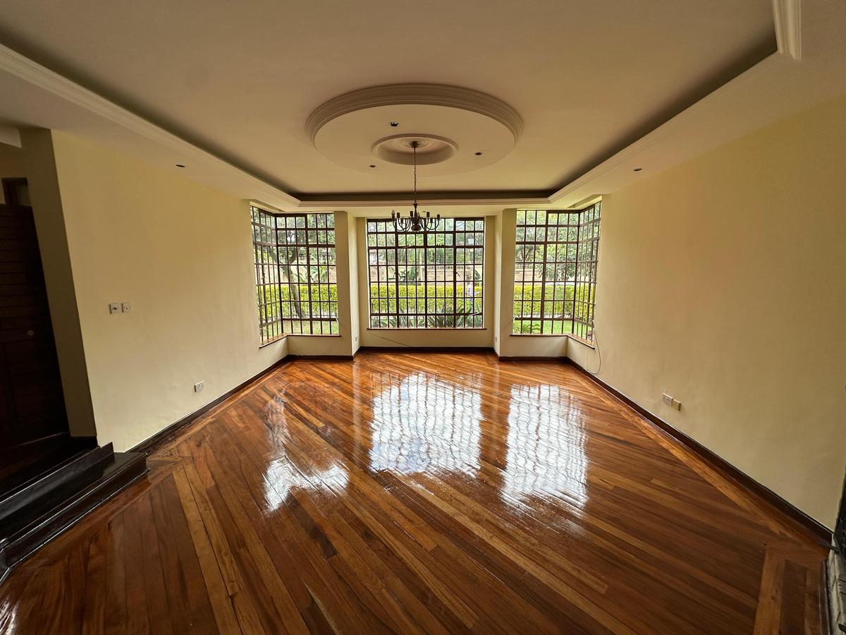 5 Bed Villa with En Suite at Lavington - 2