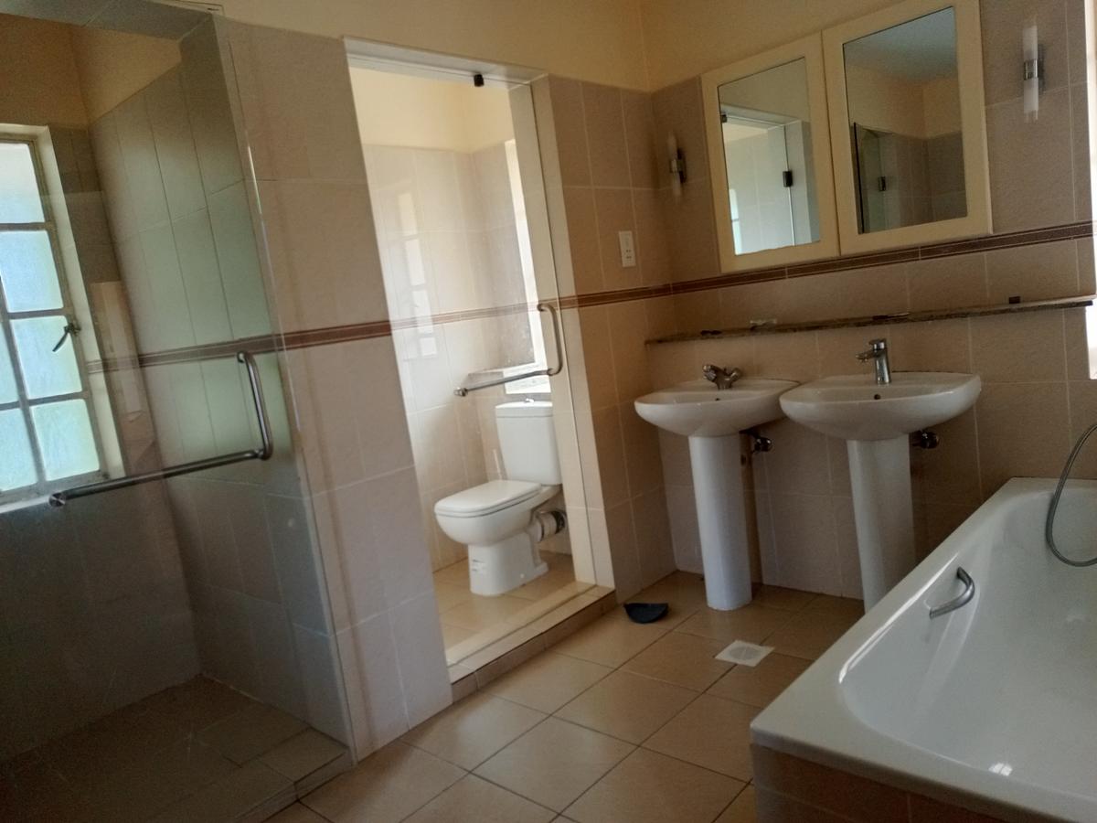 5 Bed Villa with En Suite in Lavington - 8