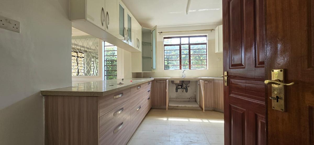 4 Bed Townhouse with En Suite in Kiambu Road - 14