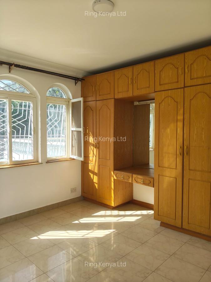 5 Bed House with Garden in Runda - 11