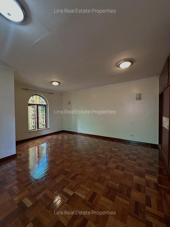 5 Bed Townhouse with En Suite in Lavington - 10
