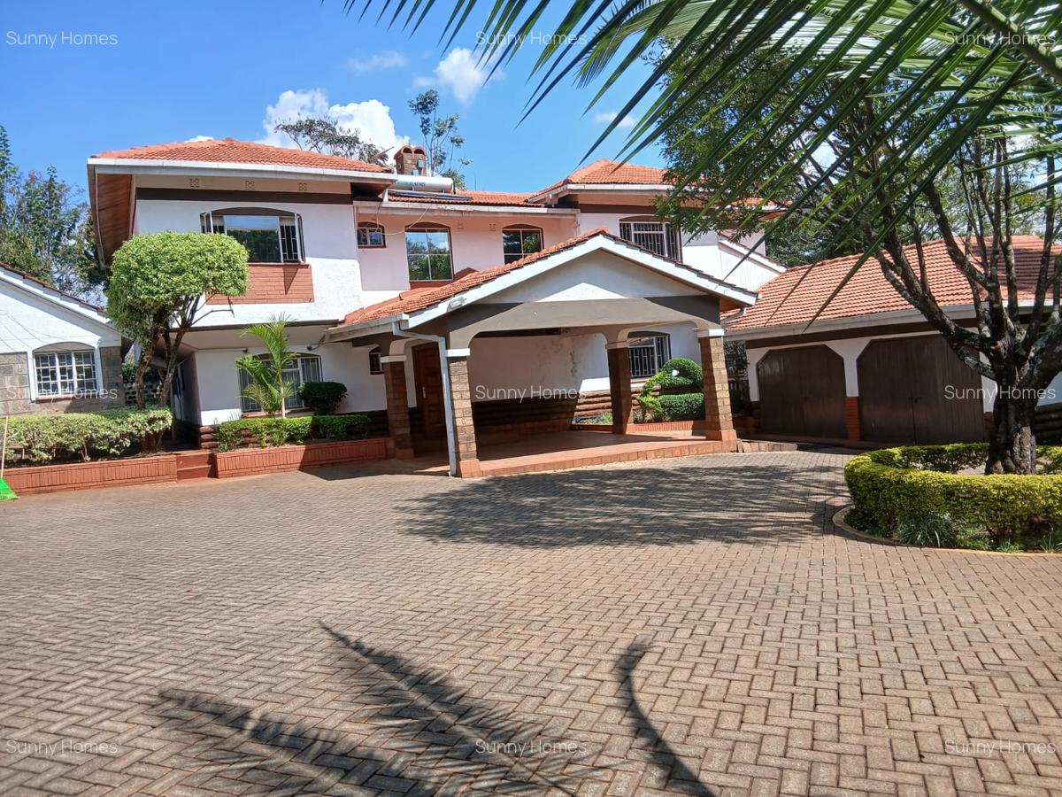 4 Bed Villa with En Suite at Rossylin Lone Tree - 2
