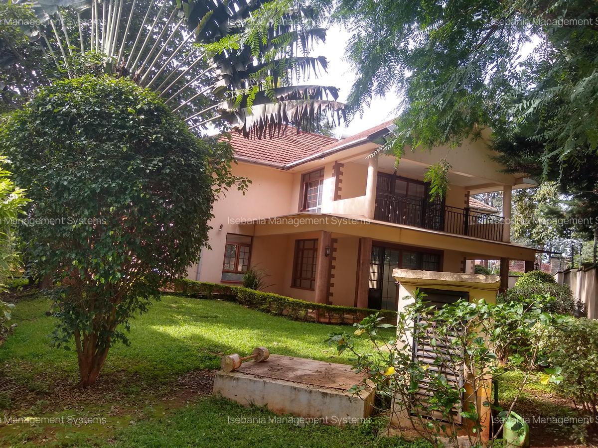 5 Bed House with En Suite at - 1