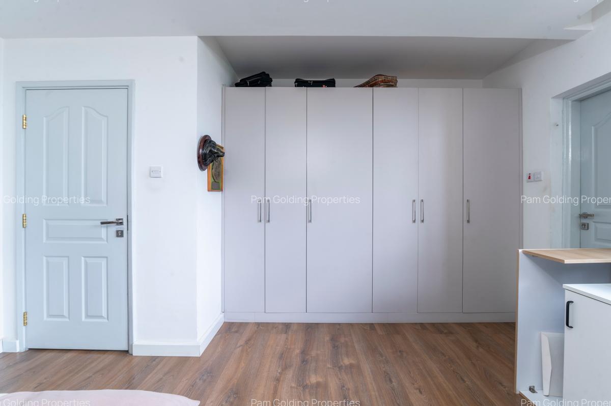 3 Bed Apartment with En Suite at Southpark Road - 10