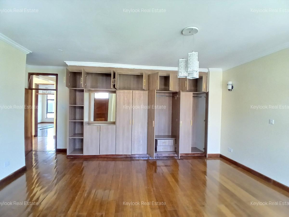 5 Bed Townhouse with En Suite at Lavington Green - 14