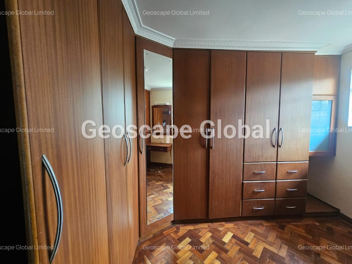 5 Bed House with En Suite in Runda - 7