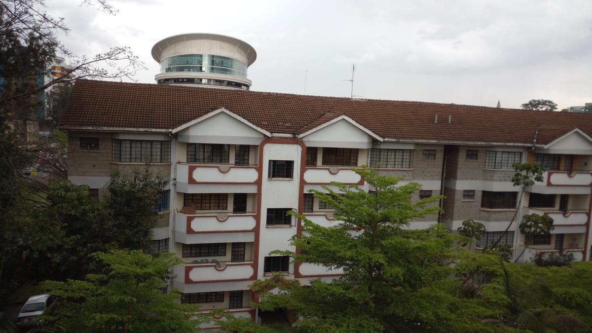 2 Bed Apartment with En Suite at Near Sarit Centre - 1