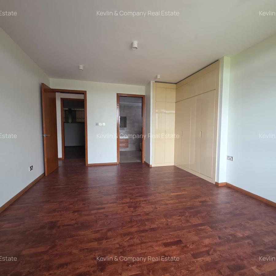 4 Bed Apartment with En Suite in Parklands - 16