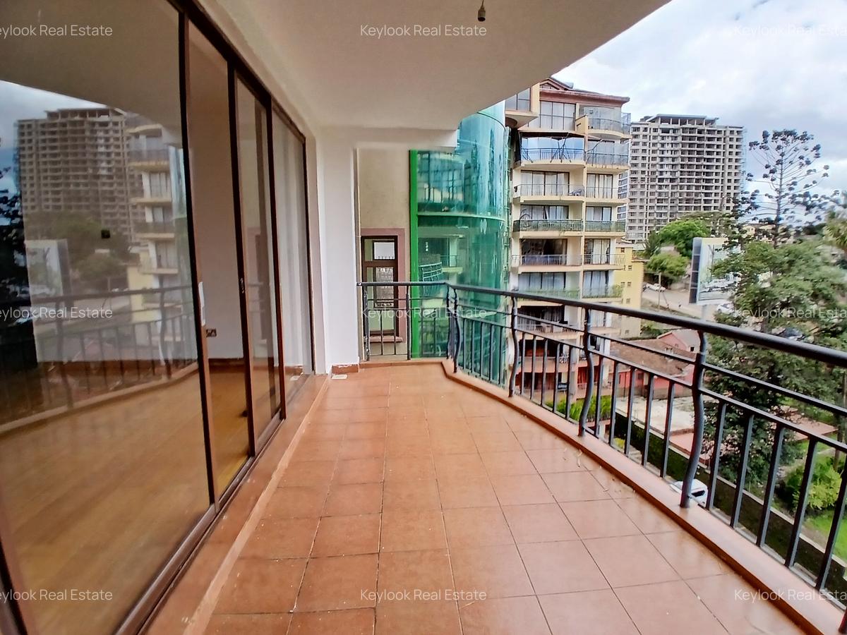 3 Bed Apartment with En Suite at Lavington - 13