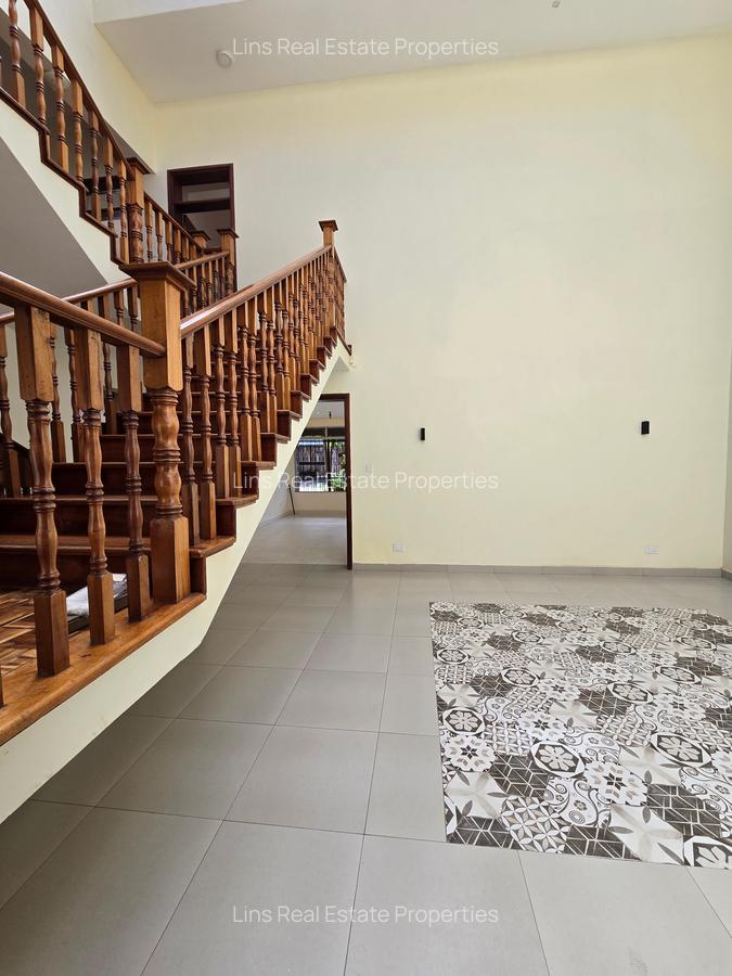 5 Bed Townhouse with En Suite in Westlands Area - 19