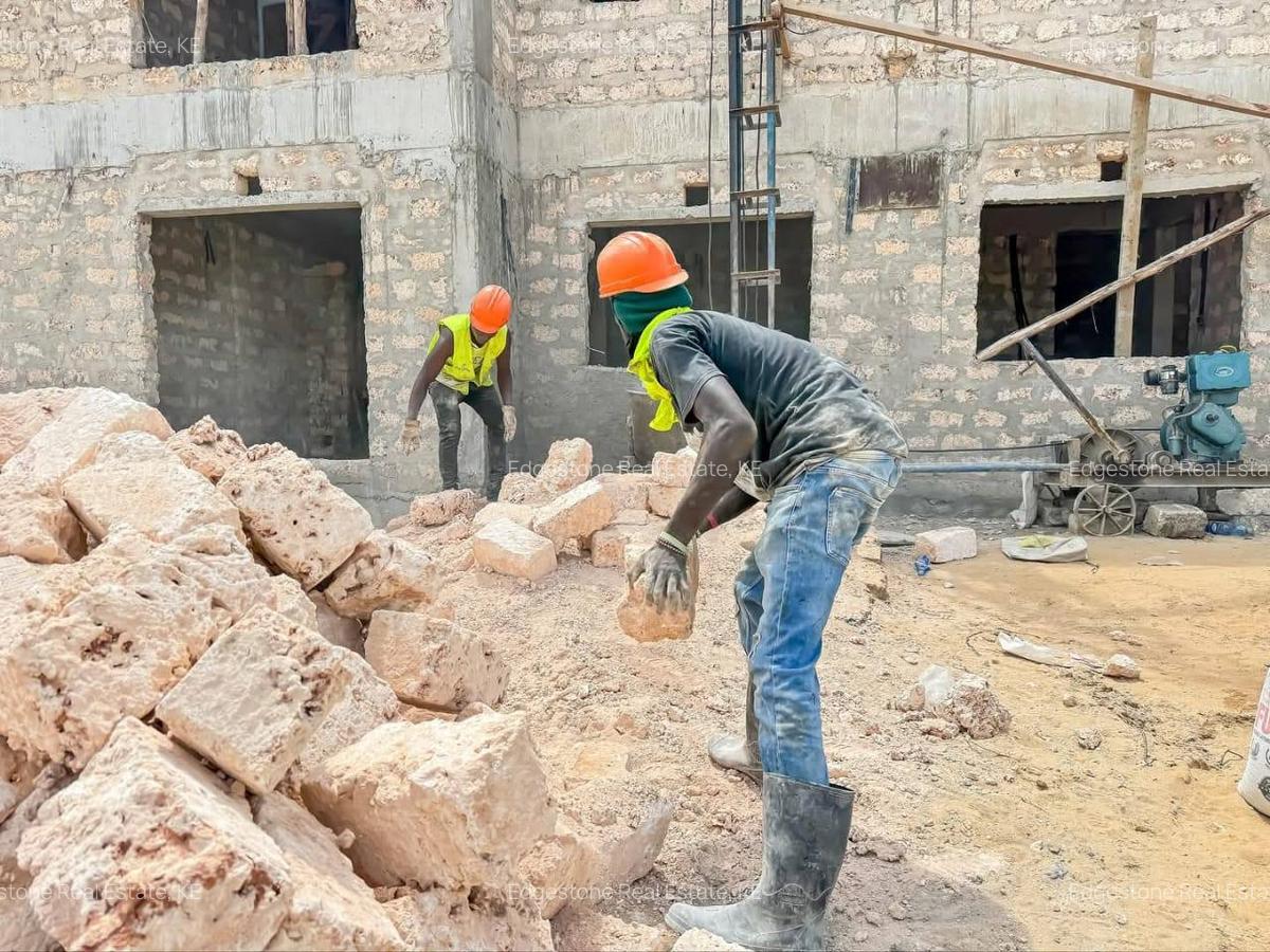 3 Bed Apartment with En Suite in Mtwapa - 1