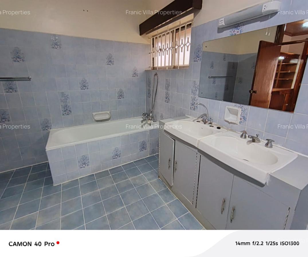 6 Bed House with En Suite at Nyari Central - 2