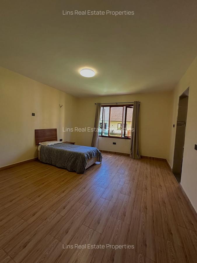 7 Bed House with En Suite in Ridgeways - 10