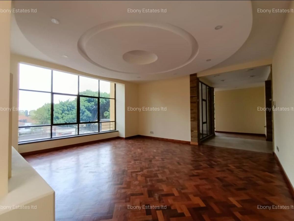 5 Bed Townhouse with En Suite in Lavington - 3