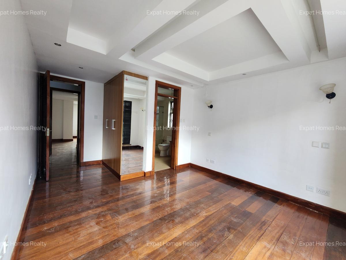 5 Bed Villa with En Suite in Lavington - 4