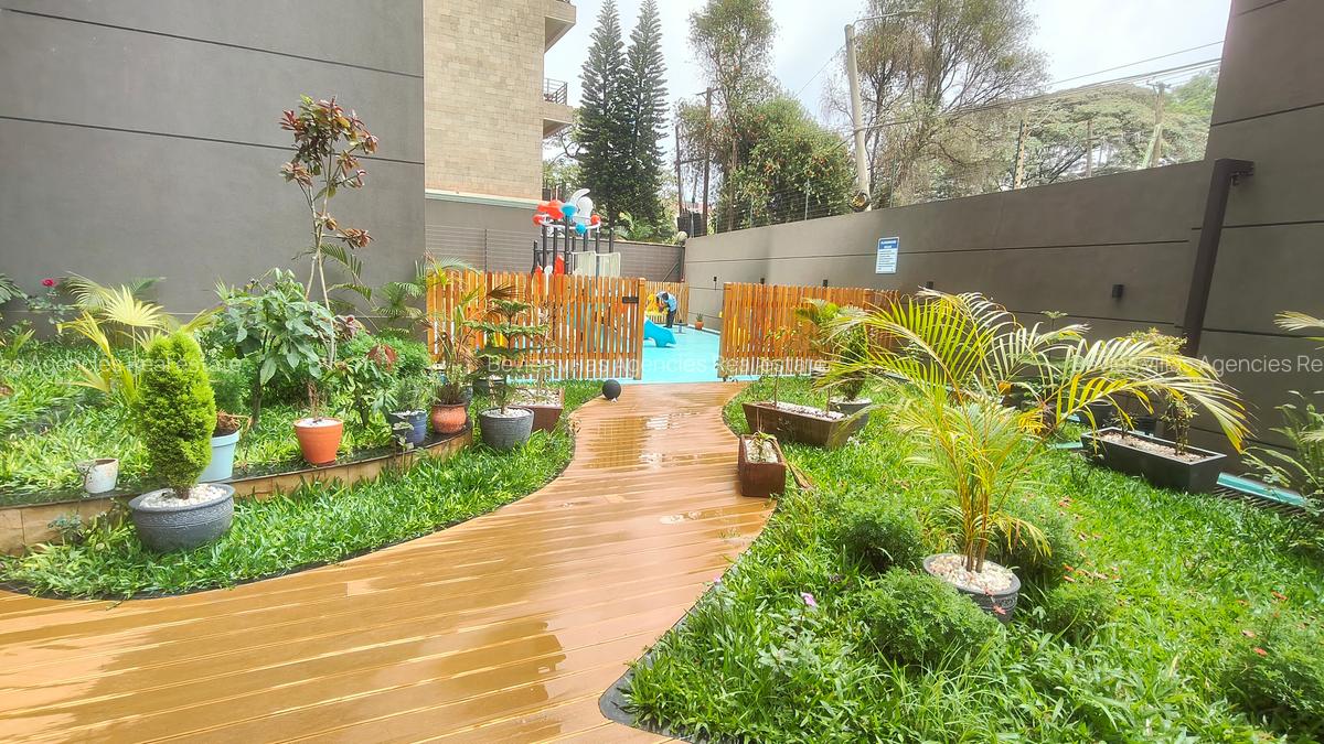 3 Bed Apartment with En Suite at Riverside - 1