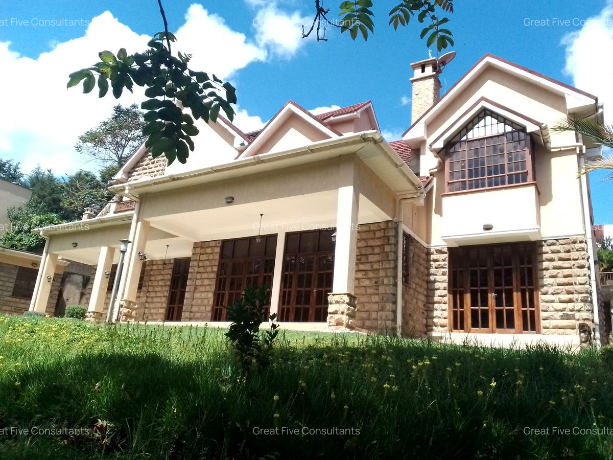 4 Bed Villa with En Suite in Rosslyn - 1