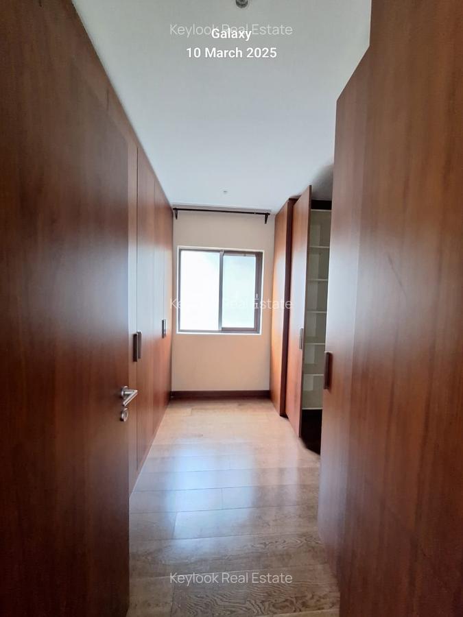 5 Bed Villa with En Suite at Lavington Green - 9