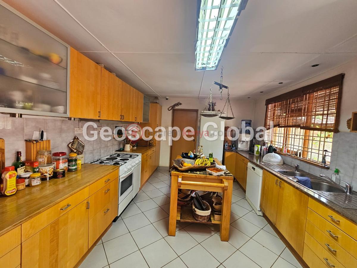 2 Bed House with En Suite in Rosslyn - 5