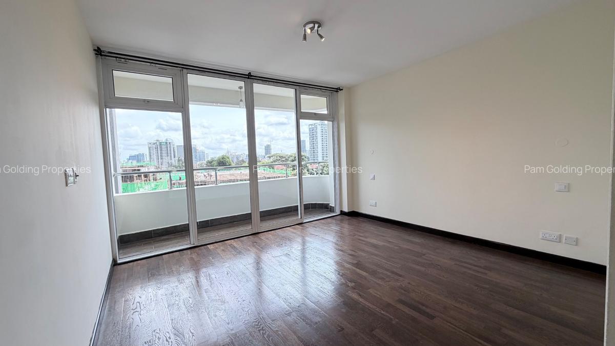 3 Bed Apartment with En Suite at Riverside Gardens - 8