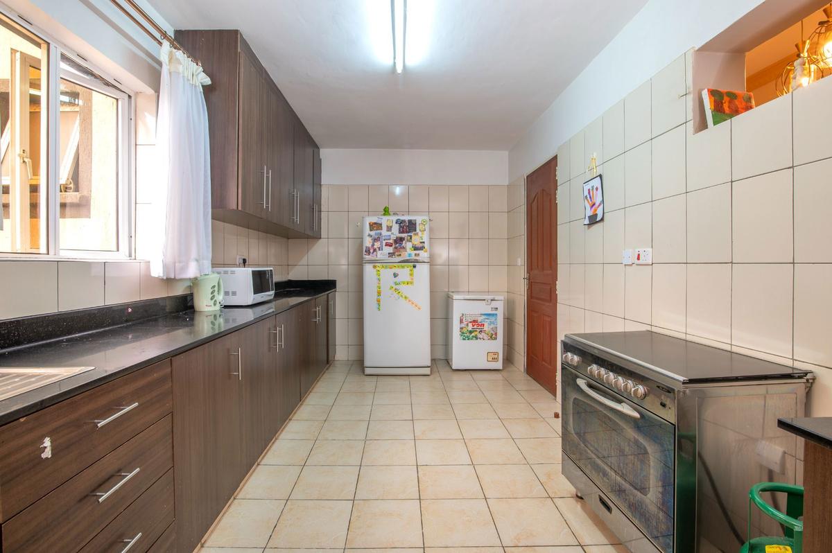 3 Bed Apartment with En Suite in Lavington - 5