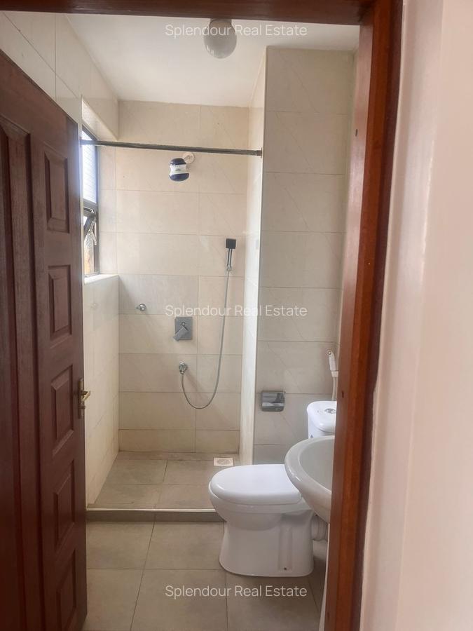 3 Bed Apartment with En Suite in Parklands - 8