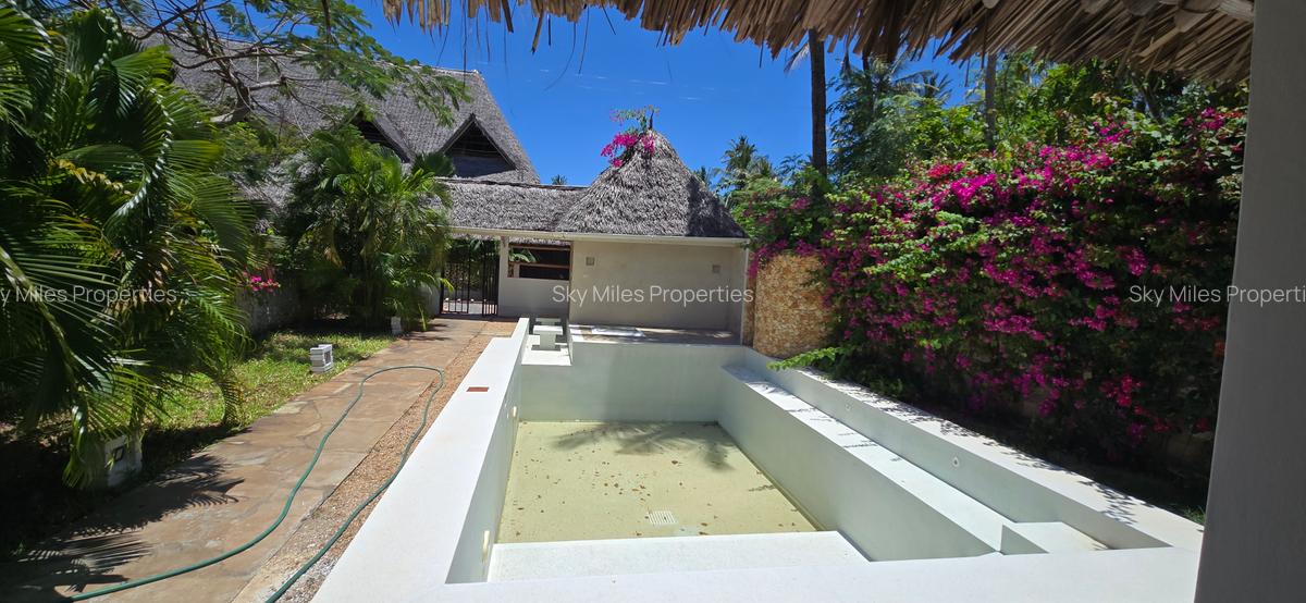 3 Bed Villa with En Suite at Garoda - 7