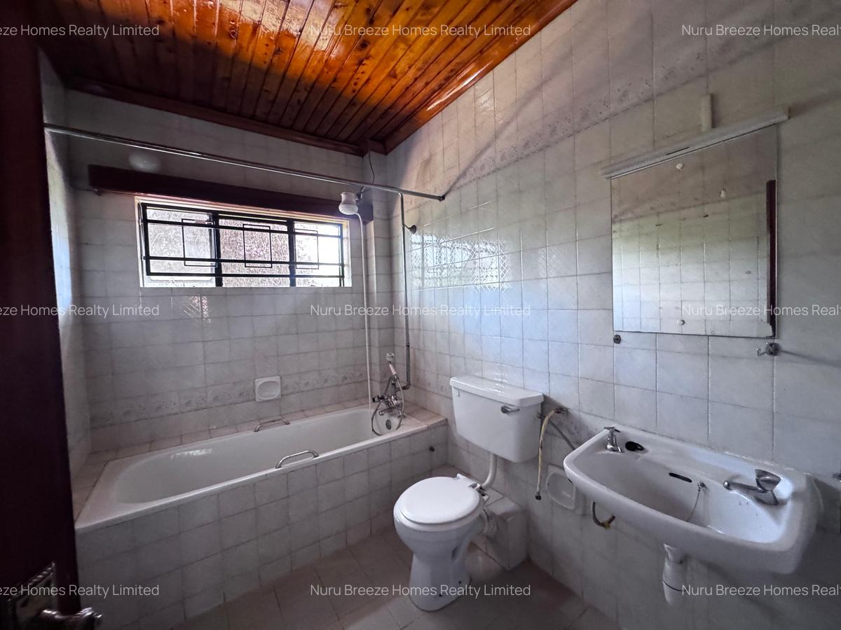 4 Bed House with En Suite in Nyari - 5