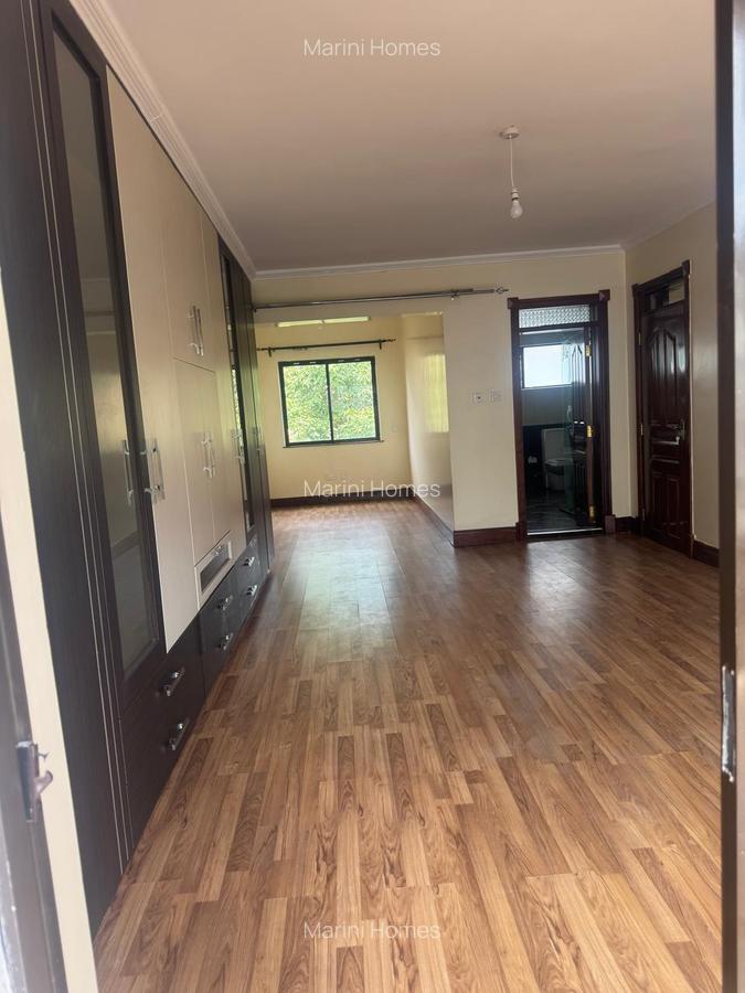 5 Bed Townhouse with En Suite in Brookside - 16