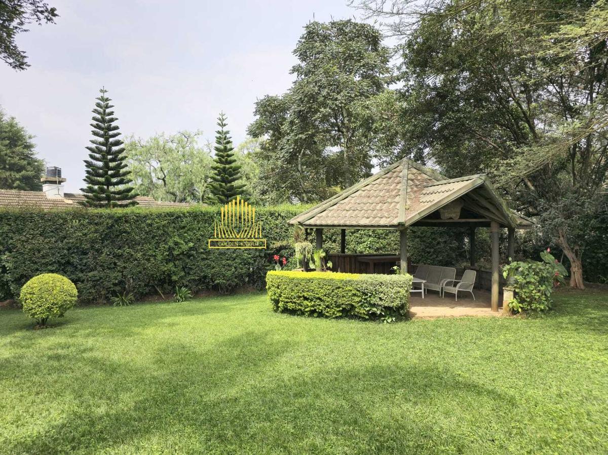 4 Bed House with En Suite in Lavington - 13