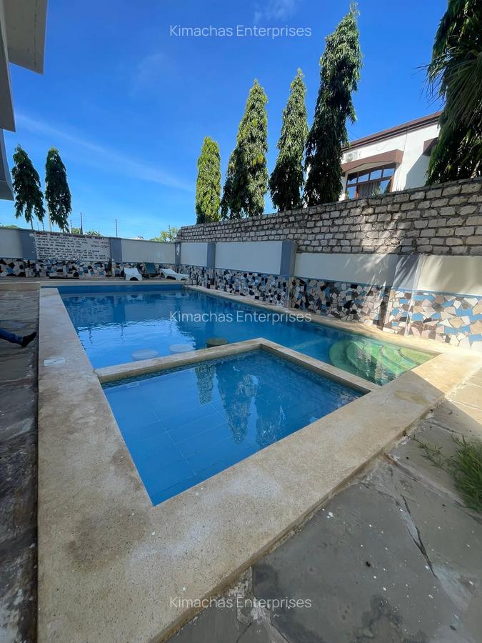 2 Bed Apartment with En Suite at Off Links Road - 1