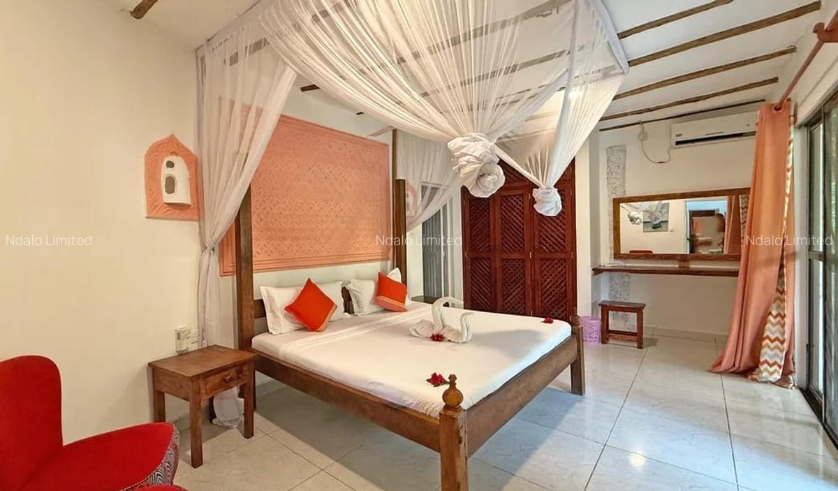 5 Bed Villa with Garden at Watamu - 3