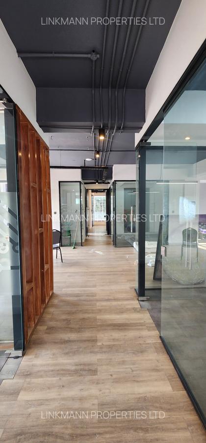 2,030 ft² Office with Service Charge Included in Parklands - 8
