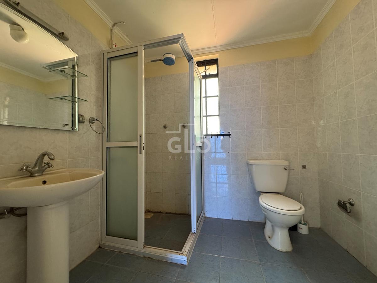 4 Bed House with En Suite in Karen - 12