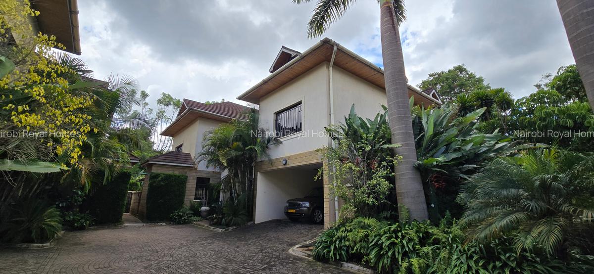 5 Bed Townhouse with En Suite at Lavington Green - 3