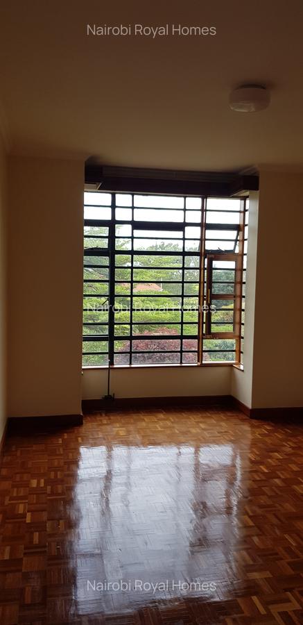 5 Bed House with En Suite at Rosslyn Heights - 13