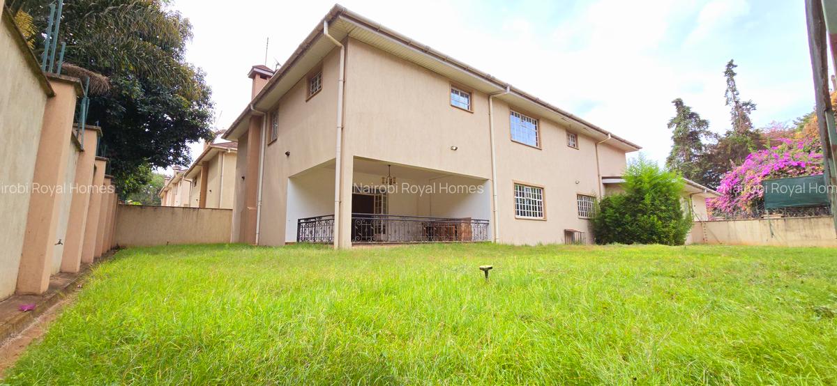5 Bed Townhouse with En Suite at Lavington Green - 3