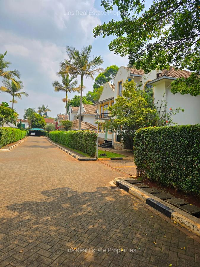 5 Bed Townhouse with En Suite in Lavington - 2
