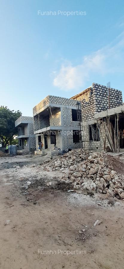 4 Bed Townhouse with En Suite in Nyali Area - 1