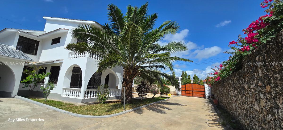 4 Bed Villa with En Suite at Serena - 2