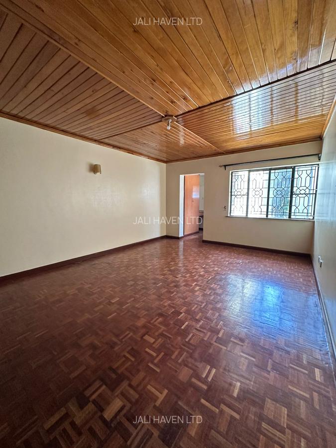 5 Bed Townhouse with En Suite in Lavington - 17