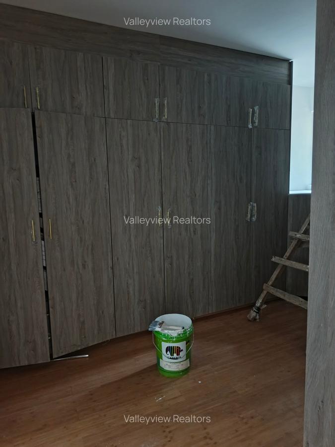 4 Bed Townhouse with En Suite at Lavington - 18