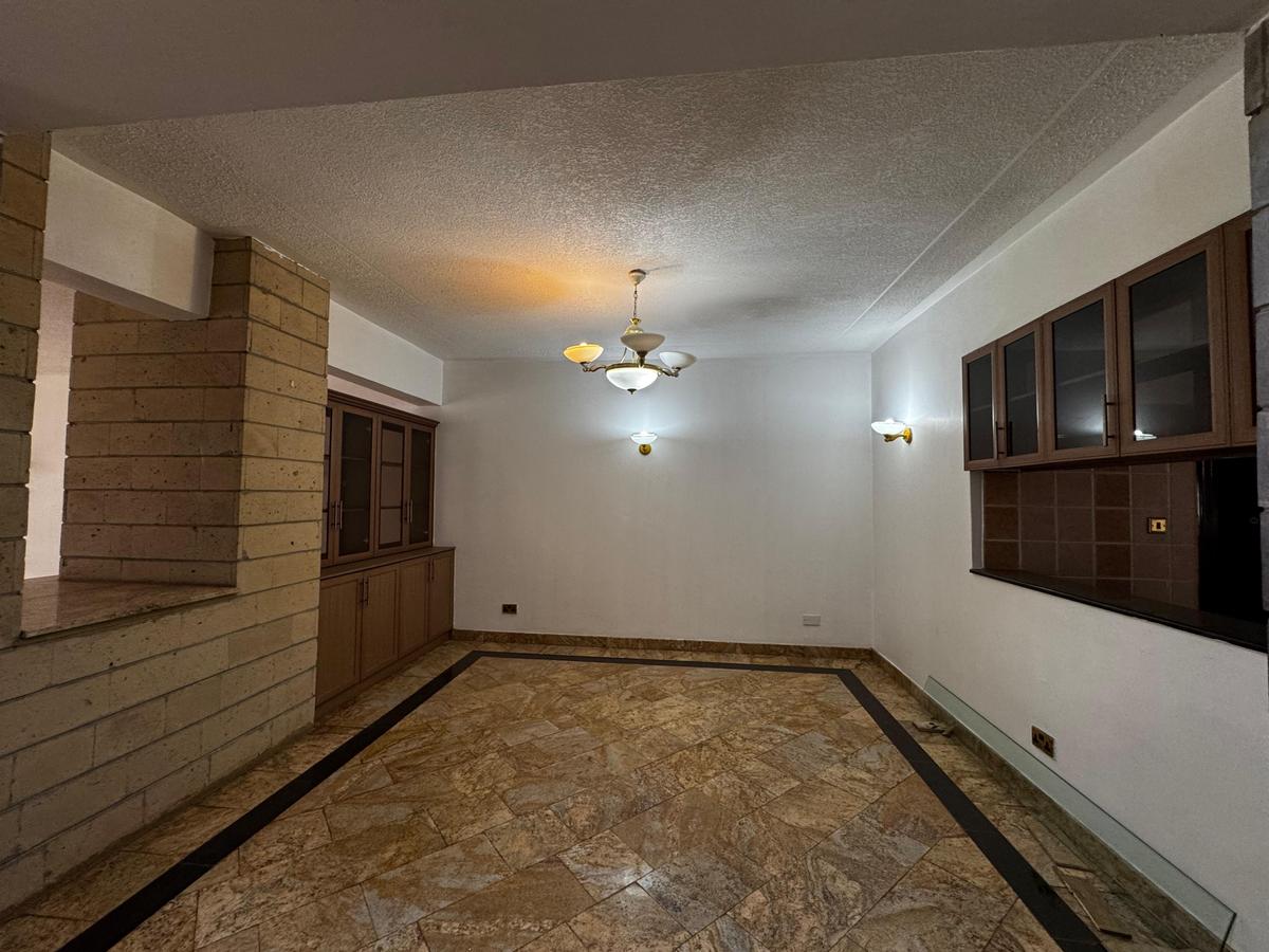 5 Bed Townhouse with En Suite in Lavington - 19
