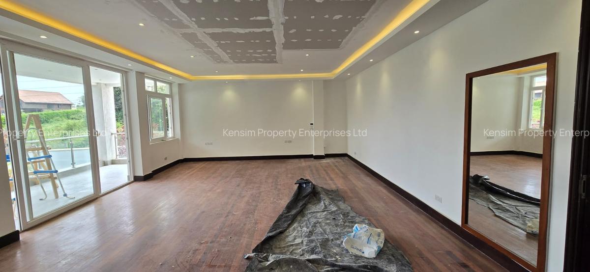 5 Bed House with En Suite in Runda - 11