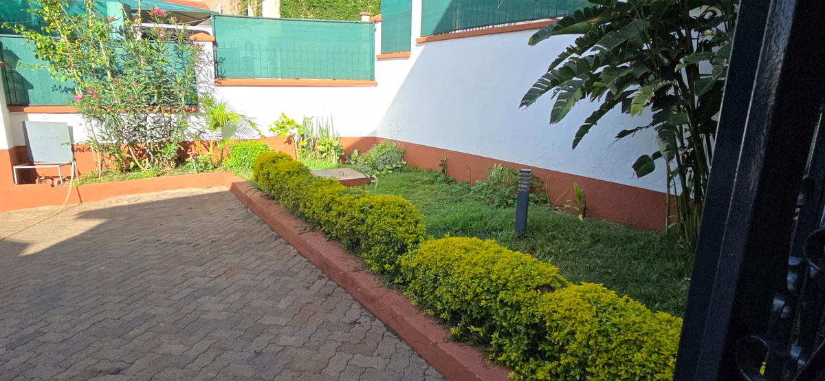 4 Bed Townhouse with En Suite at Brookside Drive - 8