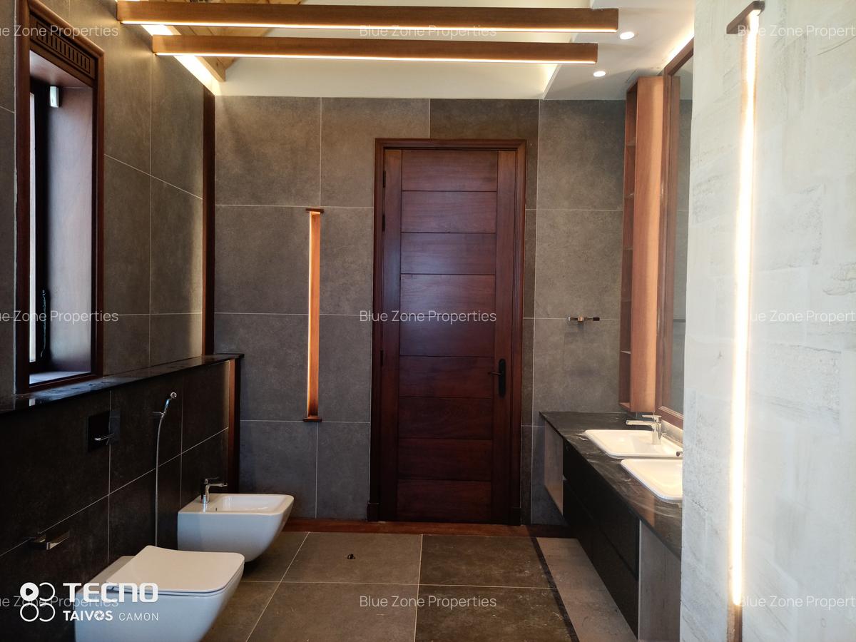 5 Bed House with En Suite at Benin Dr - 11